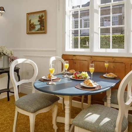 3 St Thomas's House *