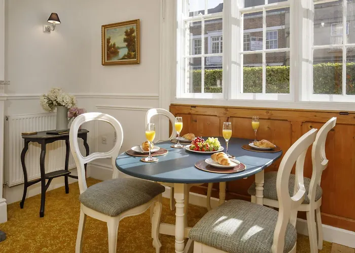 3 St Thomas's House *